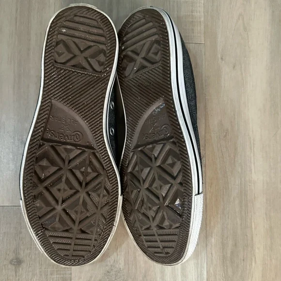 Converse shoes - Picture 3 of 3